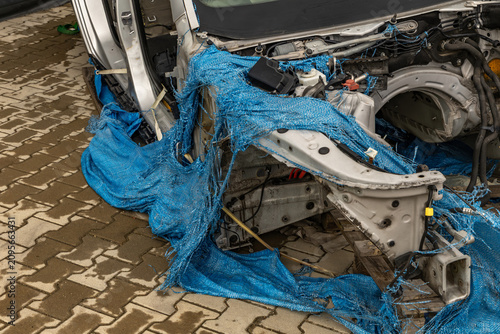 Canvastavla Abandoned stolen car wreck in a deserted parking lot, bodywork with major components dismantled, engine, gearbox, and seats removed