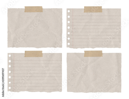 set aus leeren vintage notizzetteln mit klebeband, zerrissenen papierblättern und linierten notizseiten isoliert auf transparentem hintergrund 