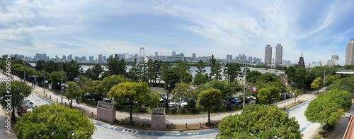 Fotografie Panoramic daylight web banner of Rainbow Bridge and Tokyo Tower from Odaiba