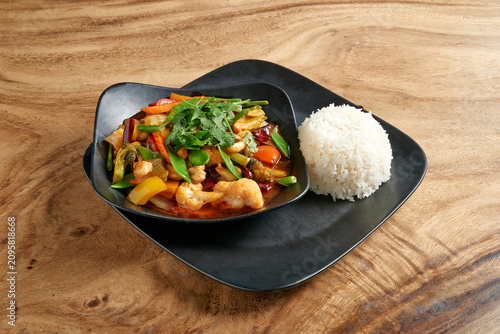 Gai Pad Med Mamuang, stir fried chicken with cashew nuts)