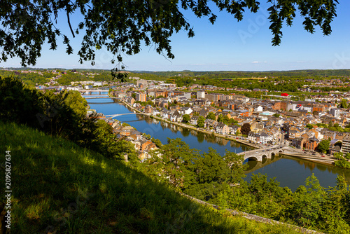 Panorama de Namur, Belgique, en été. 