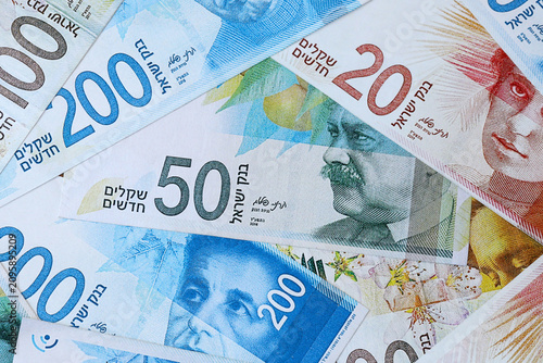 Foto Israeli new shekel money bills in pile on table