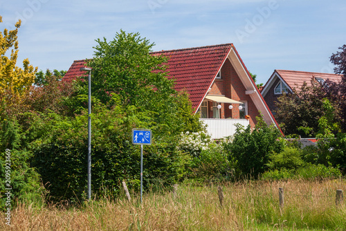 Moderne Wohngebäude im Grünen,  Bad Zwischenahn, Niedersachsen, Deutschland