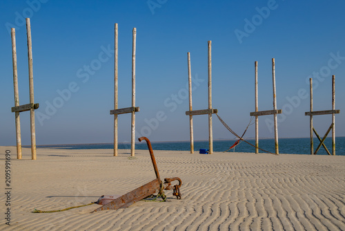 Fotografía Old jetties and anchor