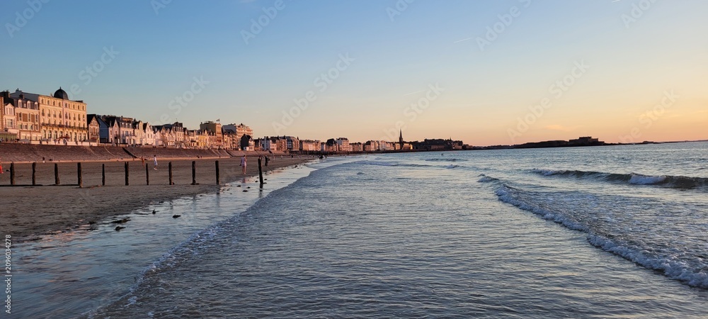 Fototapeta premium Plage de la Houlette au crépuscule