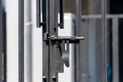 Metal gate with sliding bolt latch lock