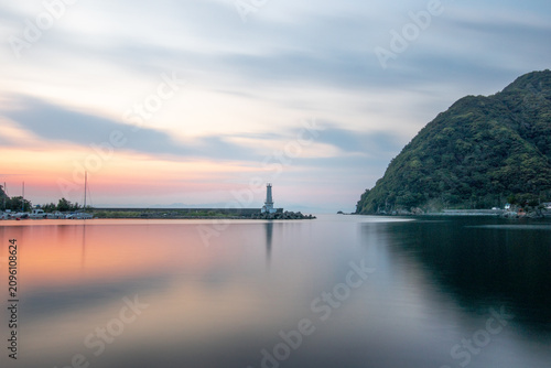 静岡県西伊豆安良里港の夕景2026年5月（長時間露光）