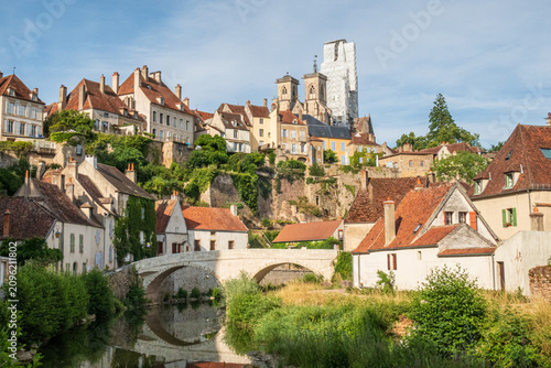 Tableau sur toile Semur-en-Auxois et la collégiale Notre-Dame en Bourgogne - France