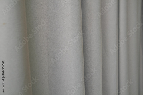 Foto solid light gray or off-white blackout curtains