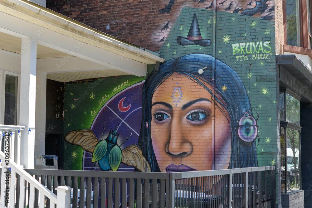 Obraz premium the “Bruxas” mural on College Street, Toronto