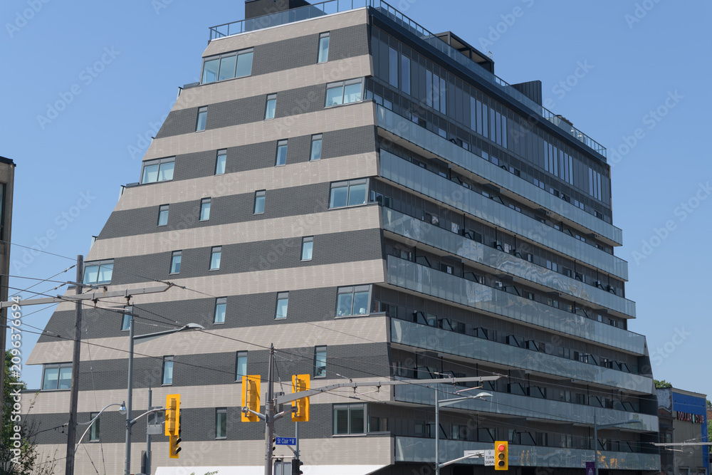 Obraz premium northeast elevation of Monza Condos designed by StudioAC developed by The Benvenuto Group located at 863 St Clair Av W at Winona Dr), Toronto