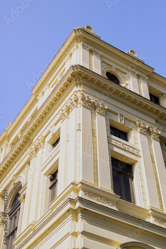 Quadro su tela Detalhe da fachada do Museu do Ipiranga em São Paulo sob céu azul