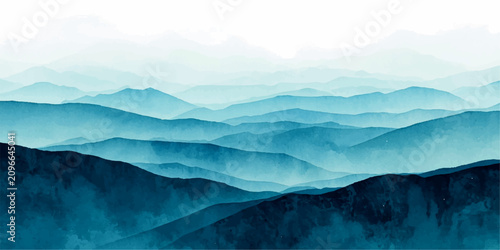 Foto Serene Mountain Layers A breathtaking vista of layered mountain ranges fades into a soft, ethereal mist, creating a dreamlike and tranquil panorama