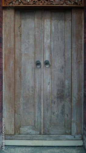 Obraz na plátně Vintage Javanese Traditional Wooden Door with Antique Iron Ring Knockers
