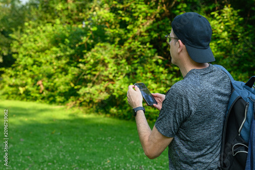 Disc Golfer Checking Course App