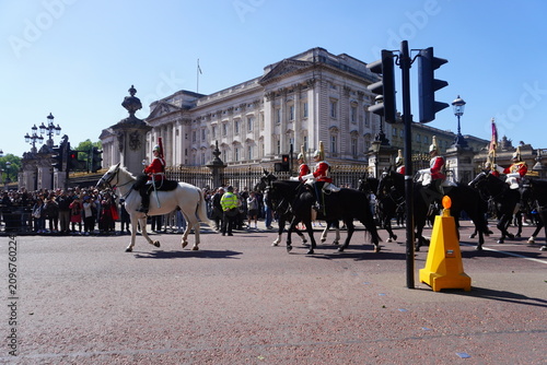 Fotografia Changing of the Guard Buckingham Palace