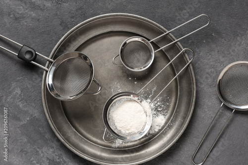 Stainless steel flour sifte...