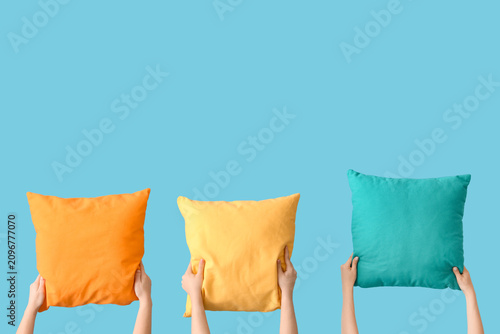 Women with bright pillows o...