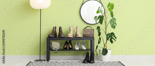 Modern entryway with shoe r...