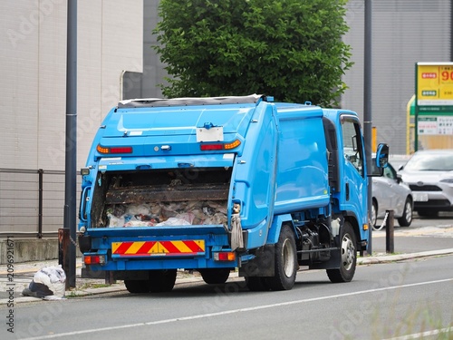 日本のごみ収集車