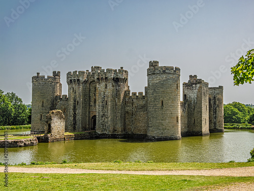 Bild auf Leinwand Front View Of Castle Moat And Entrance