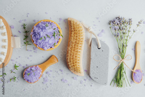 Fényképezés lavender bath salt spa set with brushes flowers and pumice