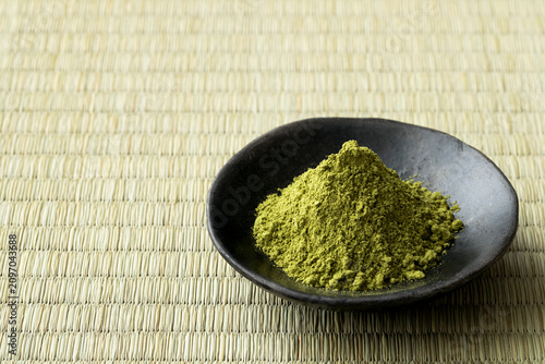 Photos 黒皿に盛られた抹茶