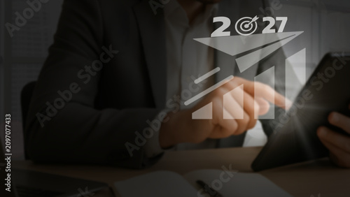 Valokuva Business leaders plan their wealth management strategies
