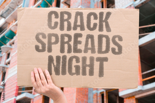 Cuadro en lienzo "Crack Spreads Night" Glass break happens quick