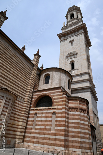 Clocher de la cathédrale Santa Maria Matricolare de Vérone