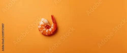 Panel kuchenny z motywem Peeled Shrimp Isolated on Orange Background with Negative Space