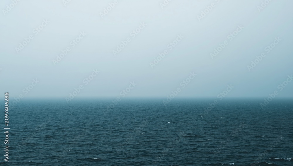 Fototapeta premium Calm ocean surface under a gray sky
