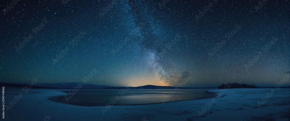 Naklejka premium Milky Way Galaxy Over Snowy Lake Landscape at Night with Reflections