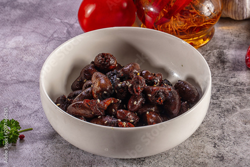 Canvastavla Fried chicken hearts appetizer with sesame seeds in a white ceramic bowl on a gr