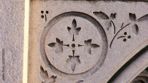 Tableau sur toile Stone carving, gothic ornament, ancient masonry with carved floral elements, lea