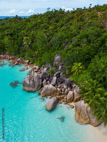 Obraz na plátně Anse Lazio Beach on Praslin Island, Seychelles - Turquoise Water and Granite Bou