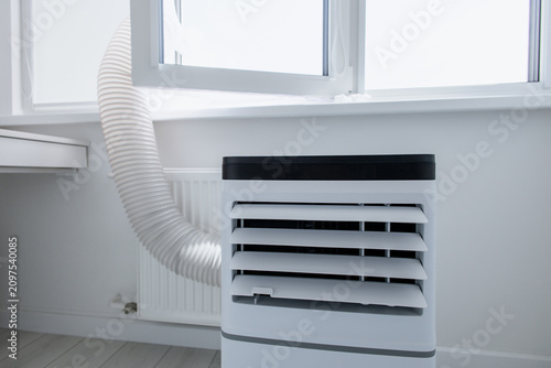 Ergonomic mobile monoblock air conditioner unit with open adjustable louvers for optimal indoor climate control