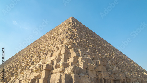 Cuadro en lienzo The famous Cheops pyramid (also known ad Khufu pyramid), Cairo, Egypt, from one of its four corners