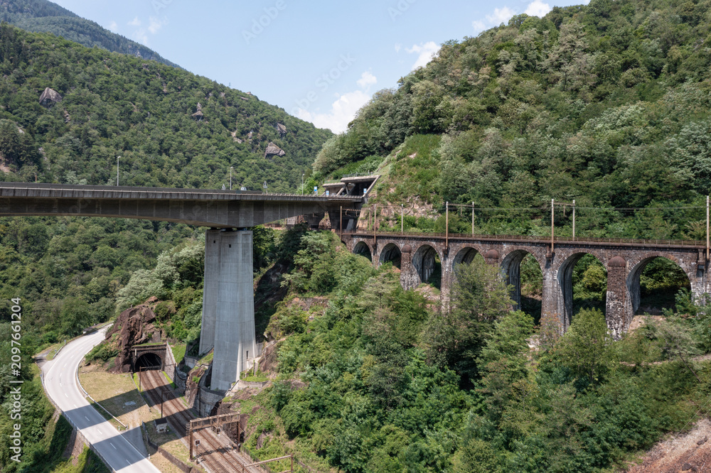 Obraz premium Highway bridge in Ticino between Giornico and Lavorgo, with an aerial shot you can see all the communication routes, railway, highway and old cantonal road