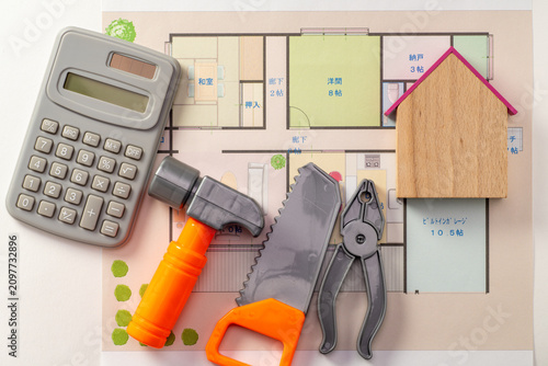 リフォーム費用の見積もりと住まい計画のイメージ