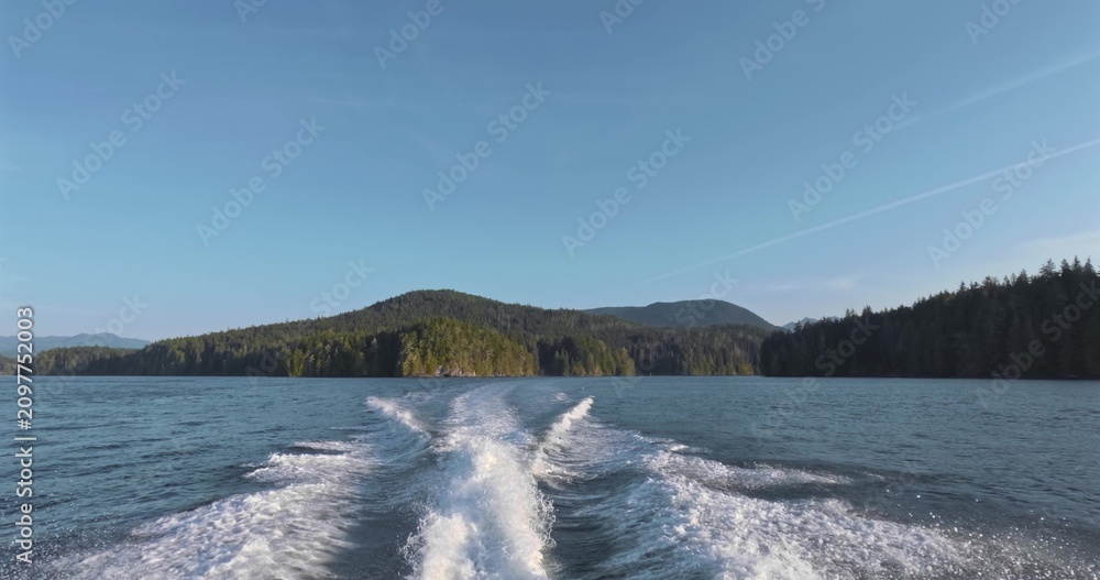 Behang White foamy wake left by boat closeup