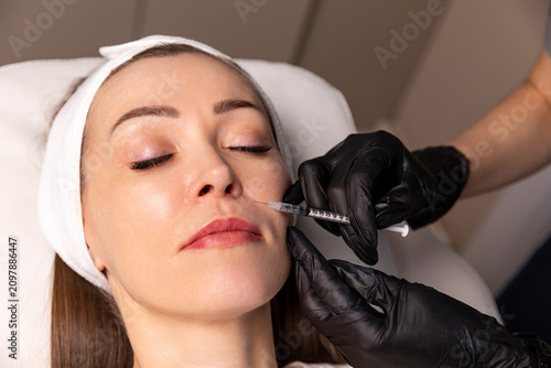 Fotografía Filling of wrinkles, crow's feet, facial rejuvenation injection