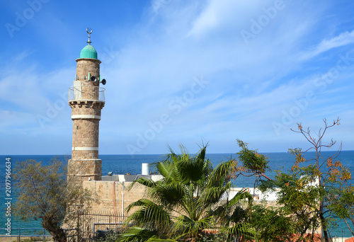 Foto JAFFA ISRAEL: Al-Bahr Mosque or Masjid al-Bahr, meaning in all languages The Sea Mosque, is the oldest extant mosque in Jaffa, Israel
