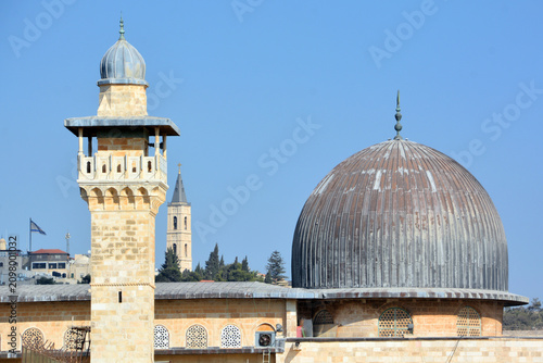 Quadro em tela JERUSALEM ISRAEL: Jerusalem wall and Al-Aqsa Mosque, also known as Al-Aqsa and Bayt al-Muqaddas, is the third holiest site in Sunni Islam and is located in the Old City of Jerusalem