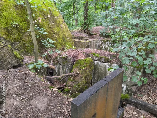 Fototapeta na wymiar Ruiny starego bunkra 