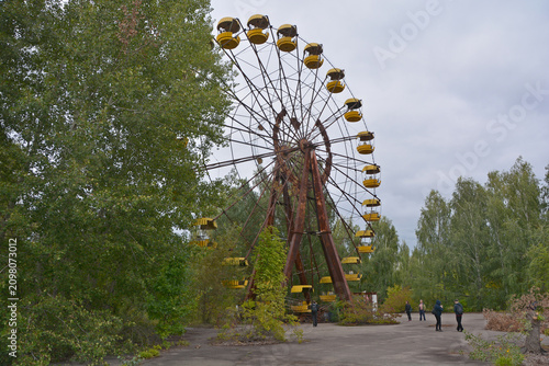 Fotografi Ferris wheel in Ghost City of Pripyat exclusion Zone of Chernobyl accident domin