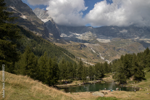Lago blu breuil-cervinia matterhorn italian alps landscape