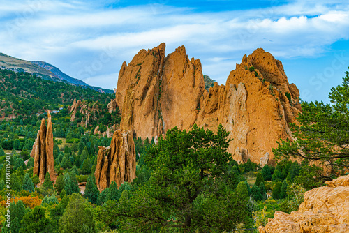 Εκτύπωση καμβά Stunning towering red sandstone fins including the Three Graces surrounded by lush pine trees at Garden of the Gods in Colorado Springs