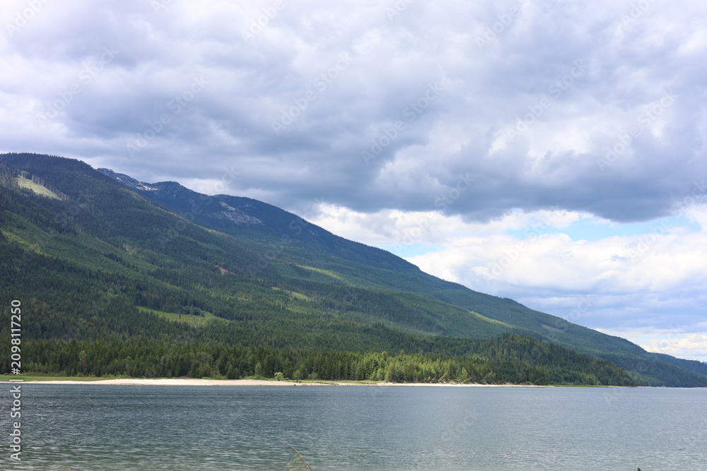 Obraz premium lake and mountains