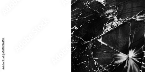 Photos Closeup of shattered glass with sharp fragments and cracks spreading across the